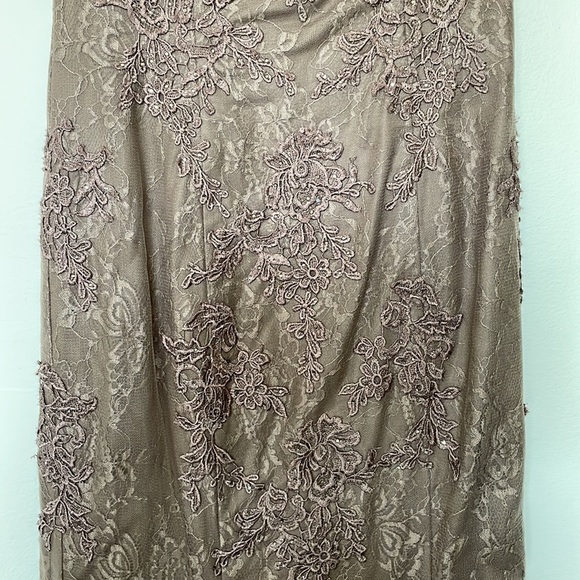 La Femme | Mauve Lace Applique Tulle Sweetheart Neckline Trumpet Gown Size 4 - Picture 4 of 13